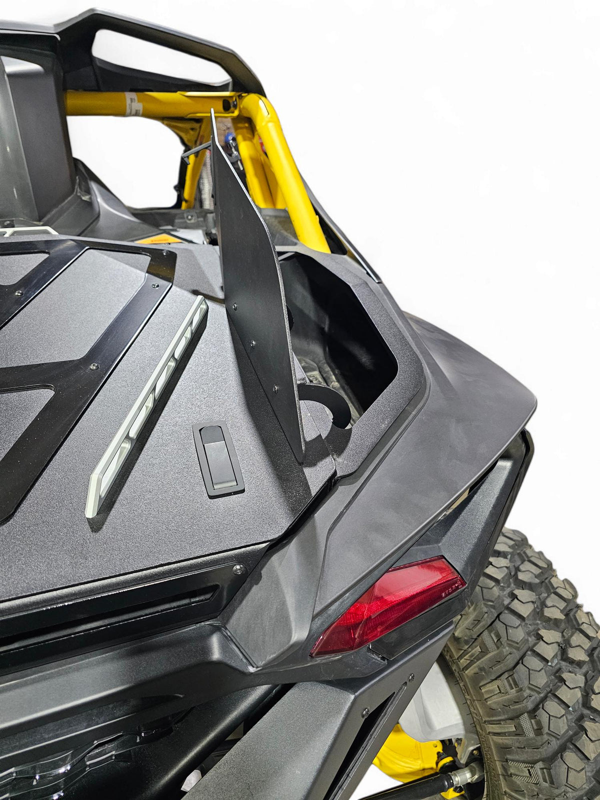 2024 + Can-am Maverick R Volt Baja Box-Storage-Elektric Offroad Design-Black Market UTV