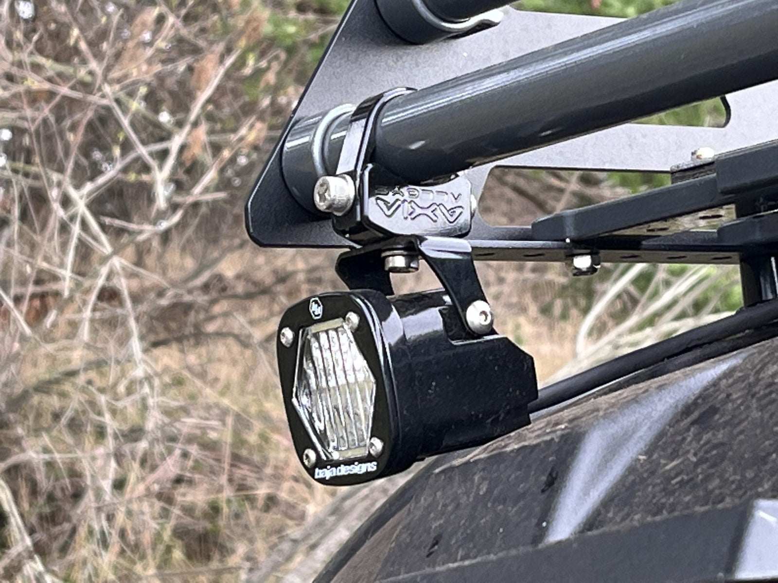 UNIVERSAL MOUNT- SINGLE 6MM FEMALE NYLOCK OR MALE BOLT