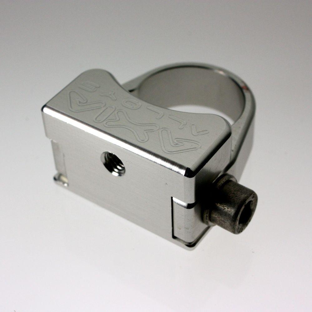 UNIVERSAL MOUNTING BRACKET- SINGLE 6MM FEMALE THREAD